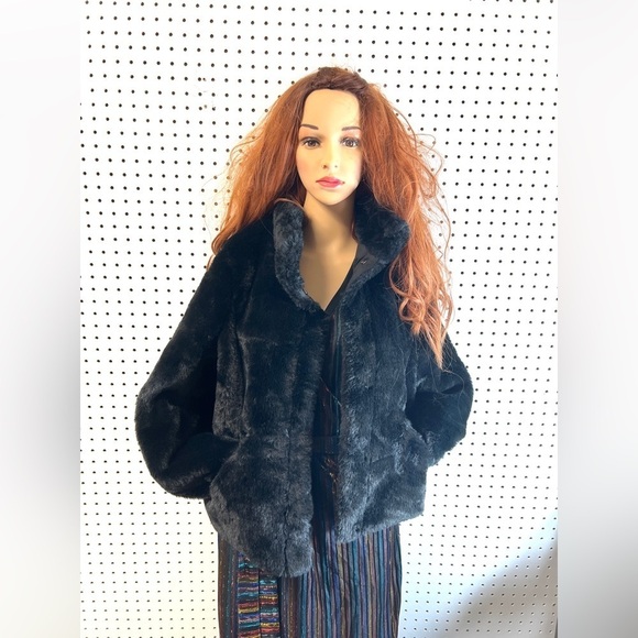 Faux-fur reversible bomber-type Jacket in Black, Large - Picture 1 of 16